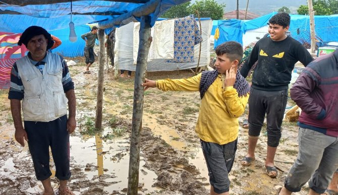 Sağanak Yağışta 500 İşçinin Bulunduğu Çadır Kent Sular Altında Kaldı