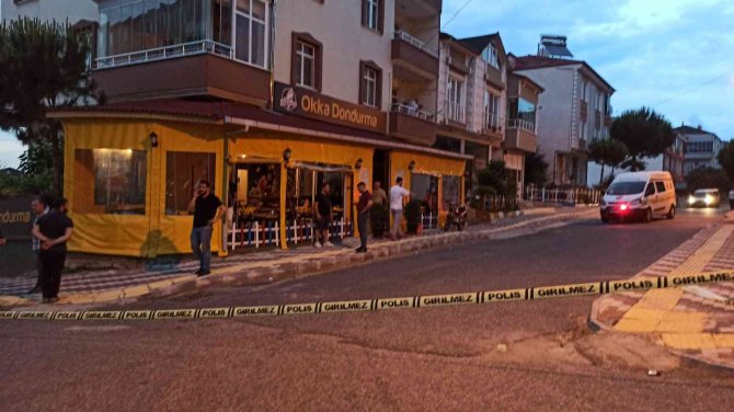 Yedikleri Dondurmanın Parasını İsteyen Dondurmacıya Tüfekle Ateş Etti
