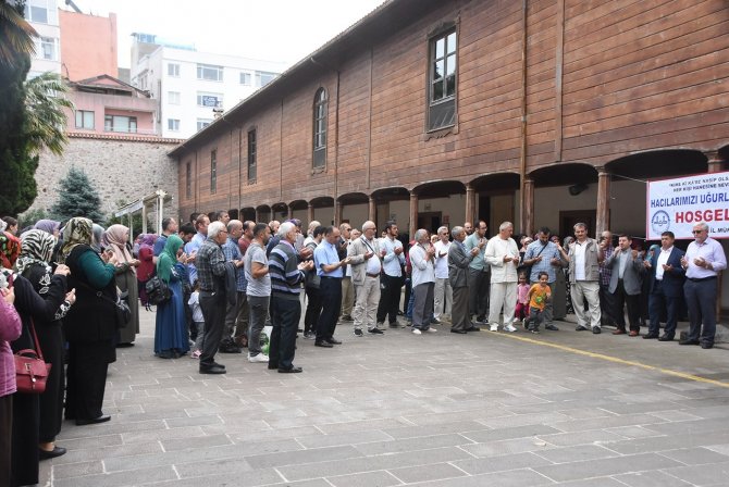 Sinoplu Hacı Adayları Dualarla Uğurlandı