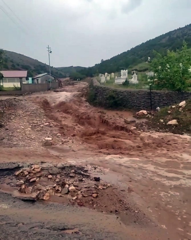 Sivas’ta Kuvvetli Yağış Hasara Neden Oldu