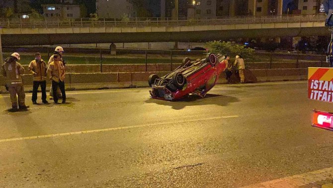 Kadıköy D-100 Karayolunda 2 Otomobil Çarpıştı