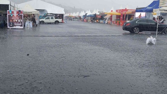 Tekirdağ’da Şiddetli Yağış Hayatı Felç Etti