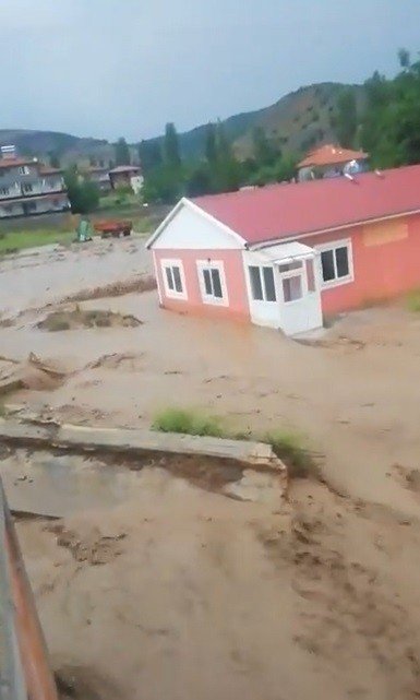 Tokat’ta Dolu Yağışı Etkili Oldu