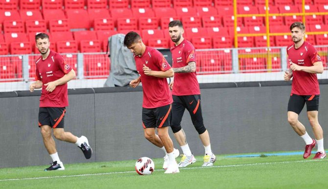 A Milli Futbol Takımı, Litvanya Maçının Hazırlıklarına Başladı