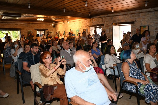 Ünlü Mikolog Jilber Barutçiyan Kuşadası Sokak Festivali’ne Konuk Oldu