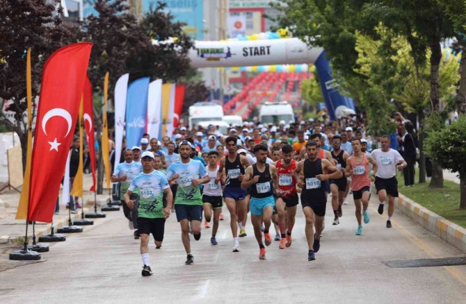 1. Van Denizi Yarı Maratonu Başladı