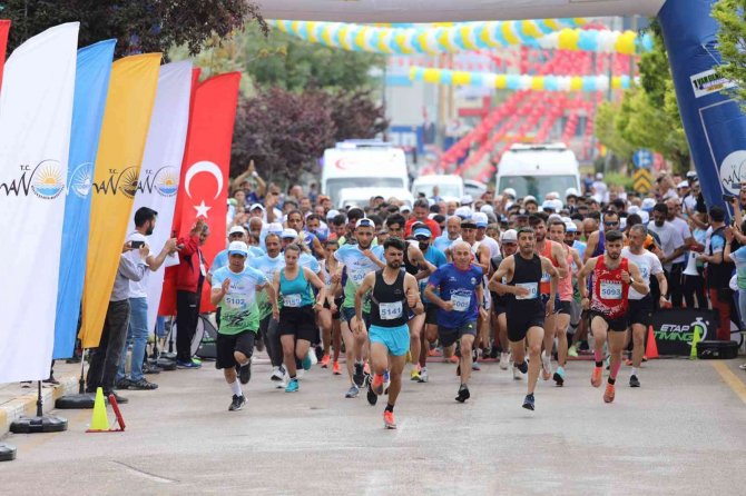1. Van Denizi Yarı Maratonu Başladı