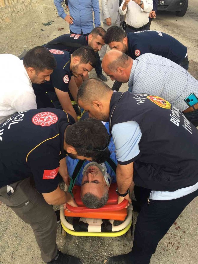 Van’da Trafik Kazası: 4 Yaralı