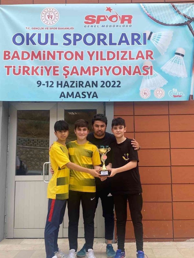 İ̇brahim Tennuri Ortaokulu Üçüncü Oldu