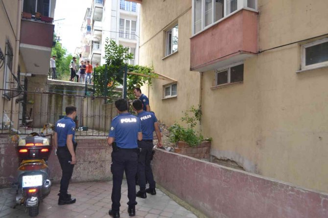 6 Yaşındaki Çocuk Oyun Oynarken 4. Katın Balkonundan Düştü