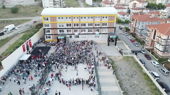 Maver Kemal’de Yıl Sonu Coşkusu