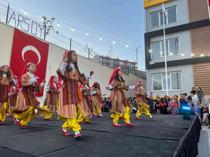 Maver Kemal’de Yıl Sonu Coşkusu