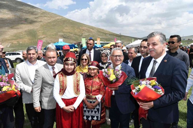 Akkışla Geleneksel Yeni Yoğurt Bayramı Ve Kilim Festivali Yapıldı