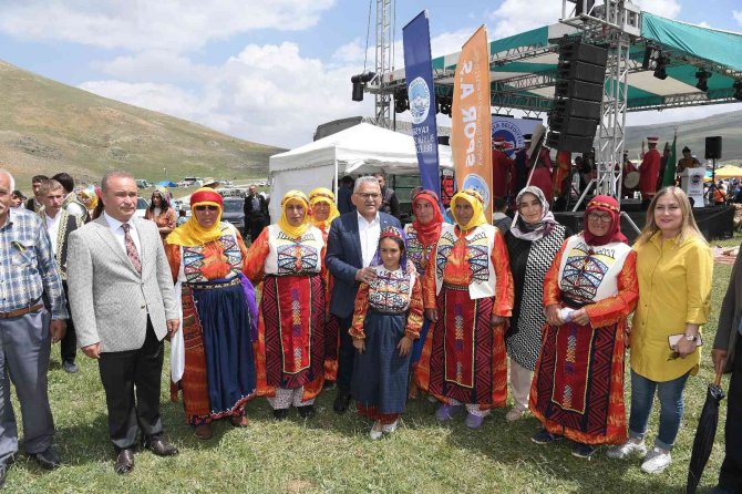 Akkışla Geleneksel Yeni Yoğurt Bayramı Ve Kilim Festivali Yapıldı