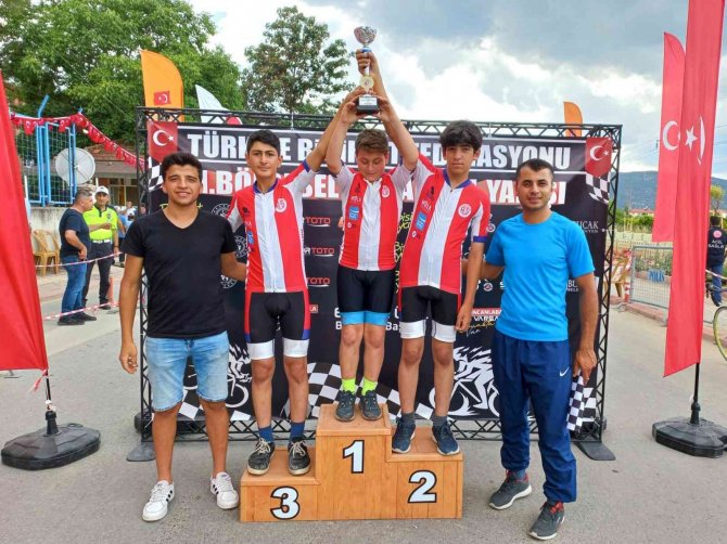 Antalyasporlu Genç Bisikletçiler Burdur’da İkinci Oldu