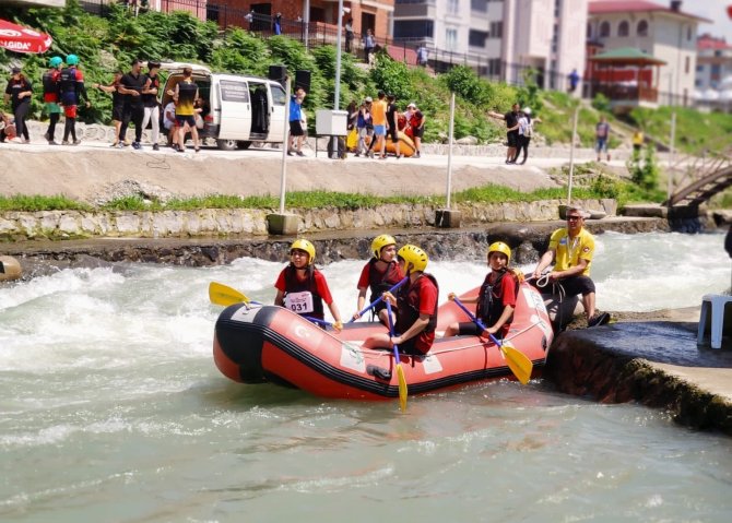 Çukurca Rafting Takımı Türkiye 3’ncüsü Oldu