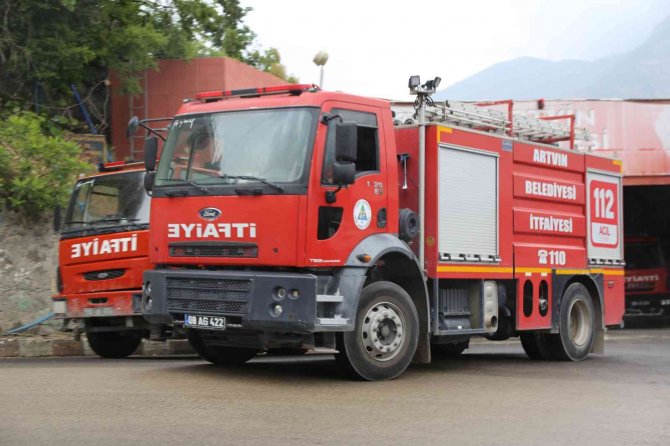 Artvin’de Her Yıl Yaşanan Yayla Yangınları Öncesinde İ̇tfaiye Yetkililerinden Uyarı