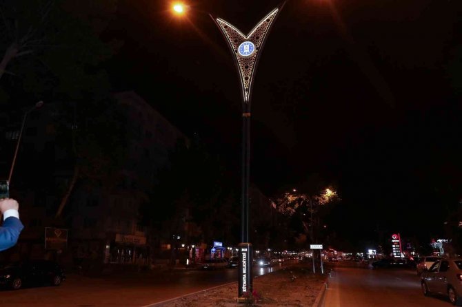 Atatürk Bulvarı’nda Işıklandırma Montaj Çalışmaları Başladı