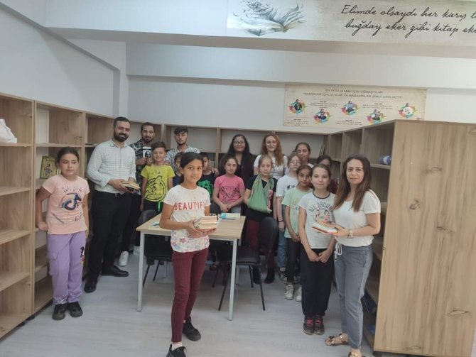 Üniversitelilerden Kardeşlerine Anlamlı Hediye