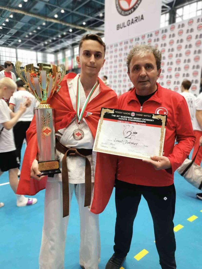Bulgaristan’da Düzenlenen Kyokushin Avrupa Karate Şampiyonası’nda Avrupa 2’incisi Oldu