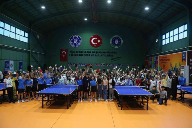 Öğrenciler, Büyükşehir Belediyespor Masa Tenisi Şenliği’nde Keyifli Anlar Yaşadı