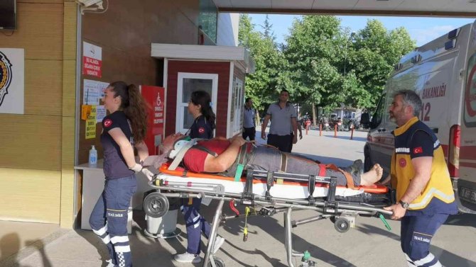 İ̇nşaatın İkinci Katından Düşen İşçi Yaralandı