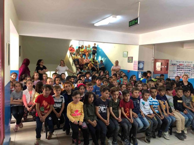 Kırsal Mahalle Okulları Tiyatroyla Buluştu