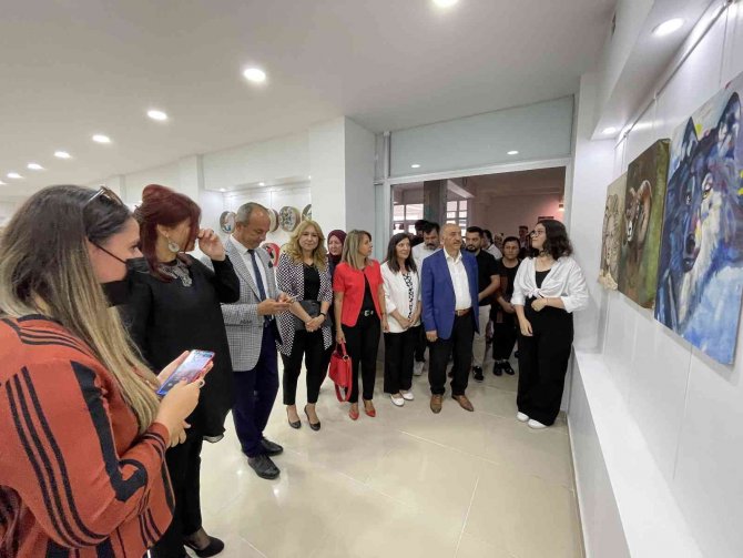 Öğrencilerin 105 Eserinin Yer Aldığı Resim Sergisi Büyük İlgi Topladı