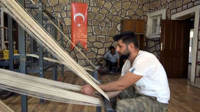 Siirt’te Düğün Sezonu Açıldı, Şal-şepik Kumaşına İlgi Arttı