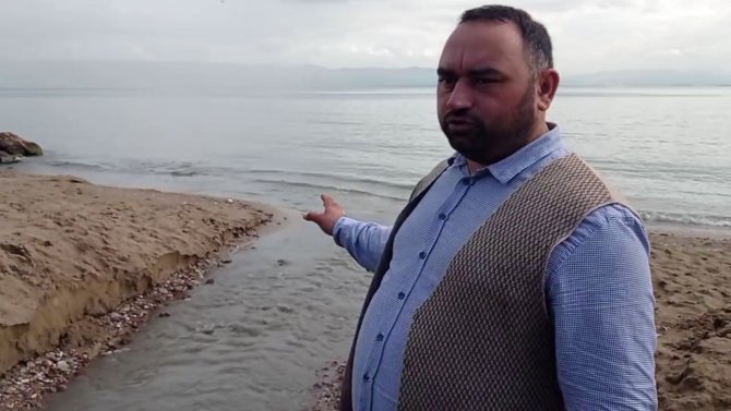 İ̇zmit Körfezi Siyaha Büründü