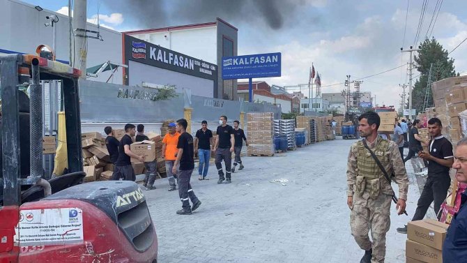 Diyarbakır’da Kozmetik Fabrikasındaki Yangında 11 Kişi Dumandan Etkilendi