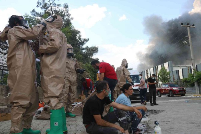Diyarbakır’da Kozmetik Fabrikasında Çıkan Yangın Yaklaşık 4 Saattir Devam Ediyor