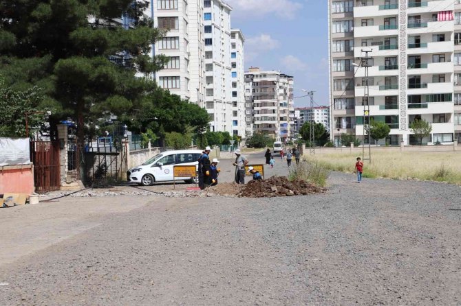 Di̇ski̇ Ekiplerinden 100 Evler’de Abone Bağlantı Çalışması