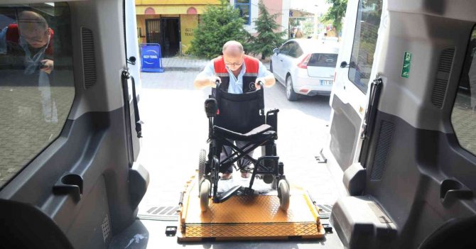 Düzce Belediye Engelli Öğrencileri Sınava Taşıyacak