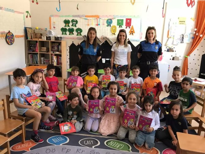 Minik Öğrencilere Suçtan Korunma Yöntemleri Anlatılıyor