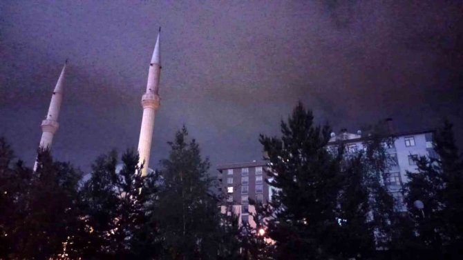 Erzurum’da Şimşekler Geceyi Aydınlattı