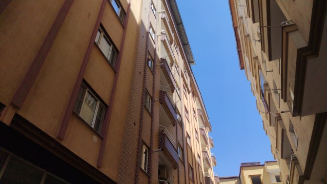 Gaziantep’te Eşinden Ayrılan Şahıs 6. Katın Balkonundan Atladı