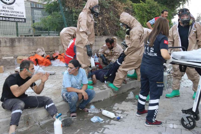 Diyarbakır’da Kozmetik Fabrikasında Çıkan Yangın Yaklaşık 4 Saattir Devam Ediyor
