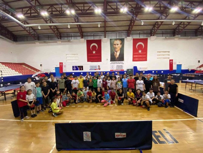 Gölcük’te Düzenlenen Masa Tenisi Turnuvası Sona Erdi