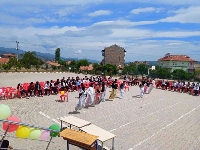 Hisarcık Anadolu Lisesinde Yılsonu Şöleni Ve Mezuniyet Töreni