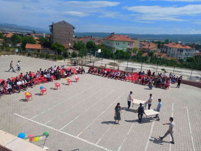 Hisarcık Anadolu Lisesi’nde Yılsonu Şöleni Ve Mezuniyet Töreni