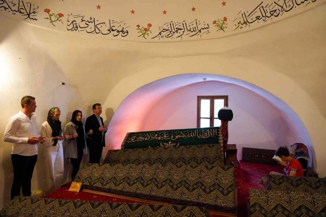 İ̇bb Başkanı Ekrem İ̇mamoğlu’ndan Şeyh Edebali Ve Ertuğrul Gazi Türbelerine Ziyaret