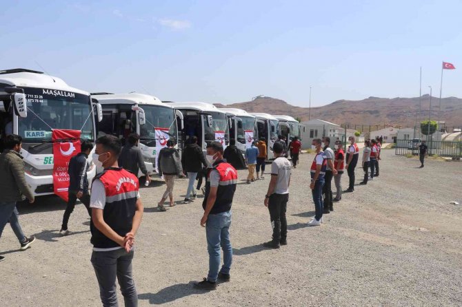 Iğdır’da 8 Günde Bin 237 Afgan Göçmen Uçak İle Ülkelerine Gönderildi