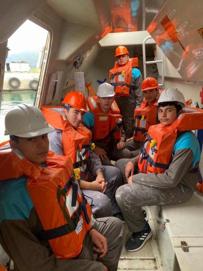 Öğrencilere Uygulamalı ’Denizde Can Kurtarma’ Eğitimi