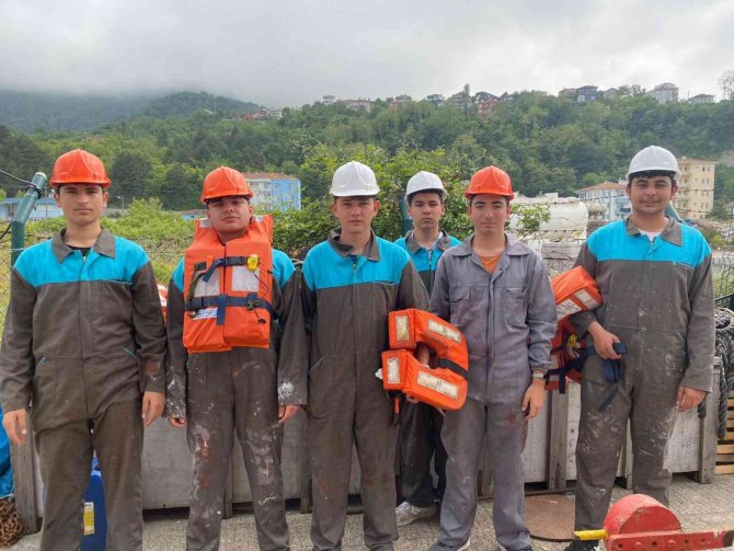 Öğrencilere Uygulamalı ’Denizde Can Kurtarma’ Eğitimi