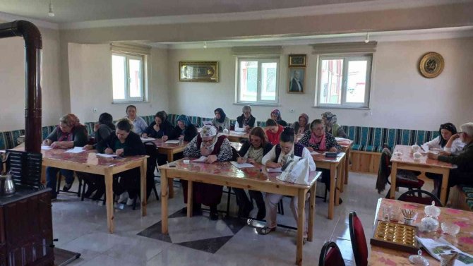 Kars’ta Tıbbi Aromatik Bitki Yetiştiriciliği Kursu Sona Erdi