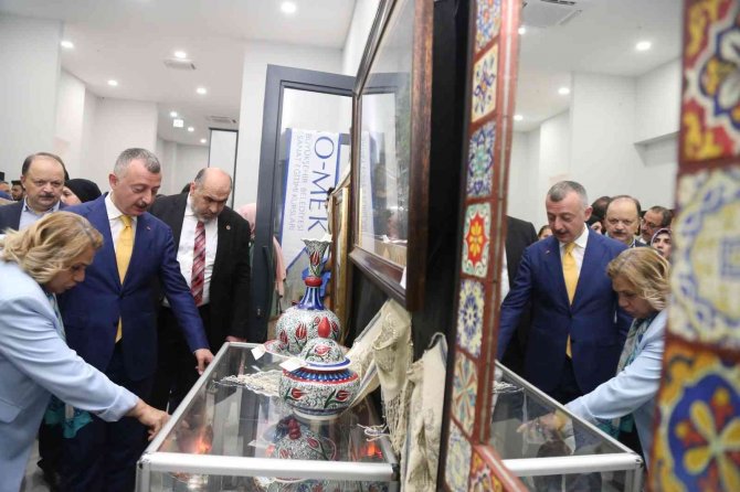 Kursiyerlerin El Emeği Ürünleri Görücüye Çıktı