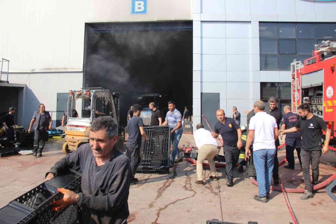 Kocaeli’de Geri Dönüşüm Fabrikasında Yangın