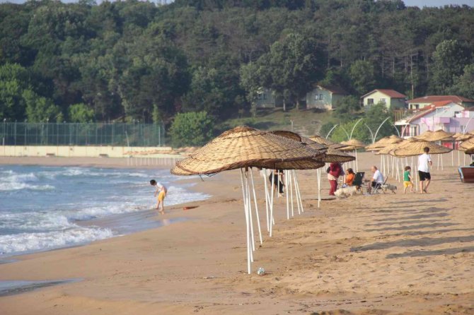Dalgalı Denize Giren 7 Üniversite Öğrencisinden Biri Hayatını Kaybetti