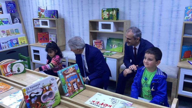Bu Kütüphane Çocuklara Kitap Okumayı Sevdirecek